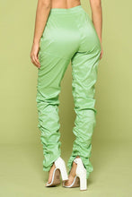 Charger l'image dans la galerie, Pantalon froncé en cuir PU