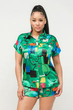 Charger l'image dans la galerie, Ensemble haut boutonné et short en satin imprimé Dolman
