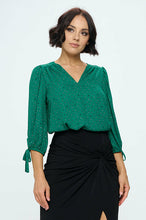 Charger l'image dans la galerie, Green Print V neck Top with Sleeve Tie
