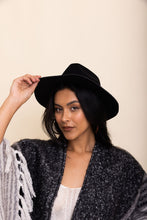 Charger l'image dans la galerie, Pinched Front Western Style Hat
