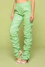 Charger l'image dans la galerie, Pantalon froncé en cuir PU
